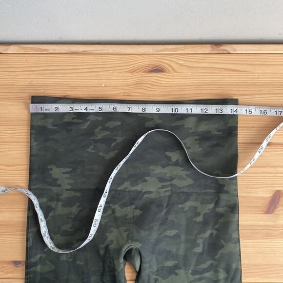 Spanx Look at Me Now Seamless Legging Camo Green XL - Picture 6 of 8